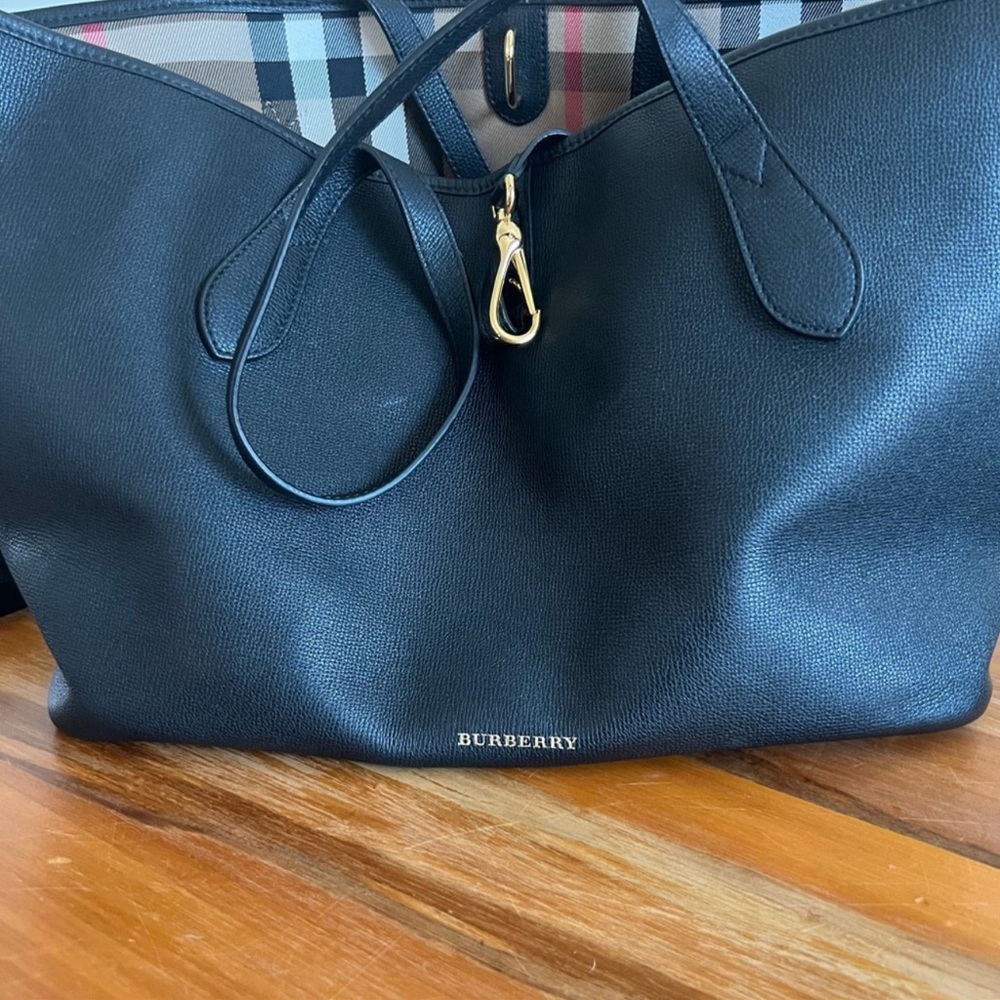 Burberry bag - Picture 3 of 5